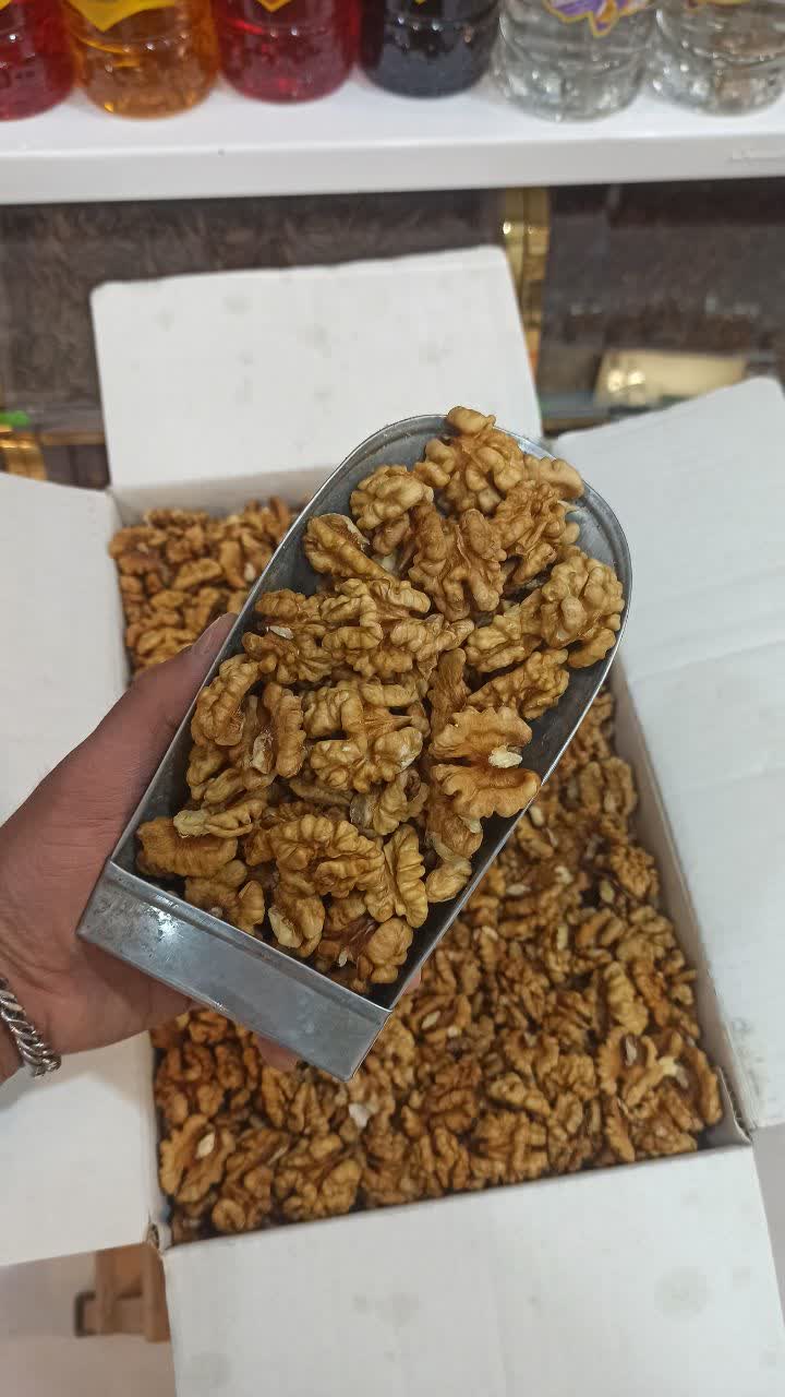 مغز گردو سفید درجه یک (عطاری آقای صادقی) نمای ۲