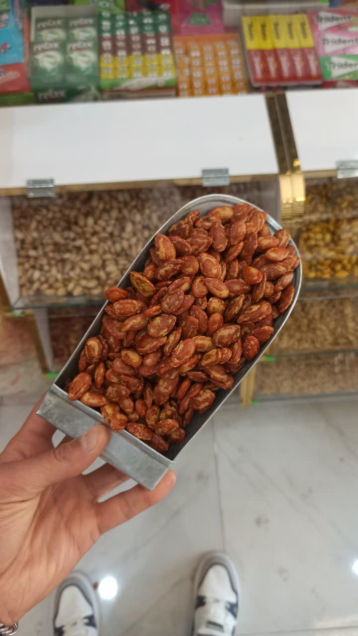 تخمه ژاپنی شور اعلاء (عطاری آقای صادقی) نمای ۲