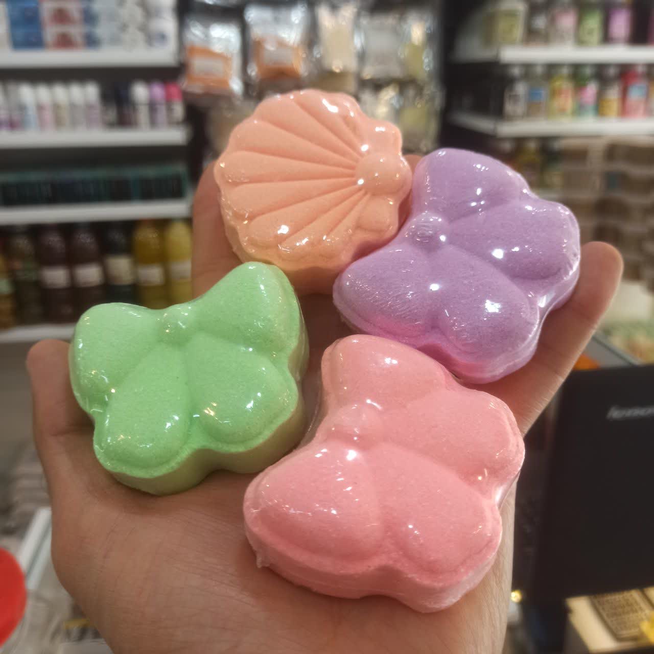 بمب حمام - ۷۰ گرمی (کوکتل پدیکور) (نرم‌کننده، آرام‌بخش و ضدبو)